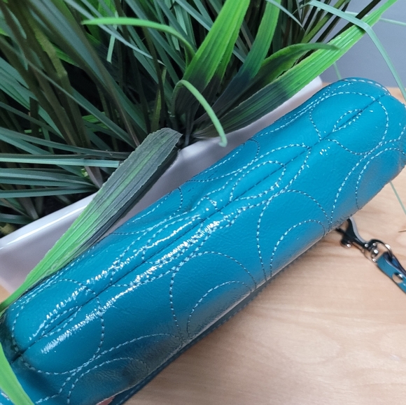 COACH | Signature Teal Patent Leather Wristlet - Picture 5 of 6